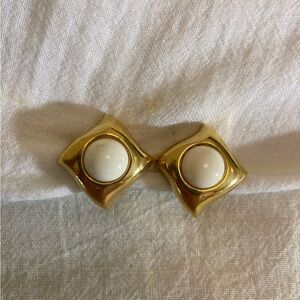 Vintage‎ Clip on Earrings with Off White Cabochon Stone